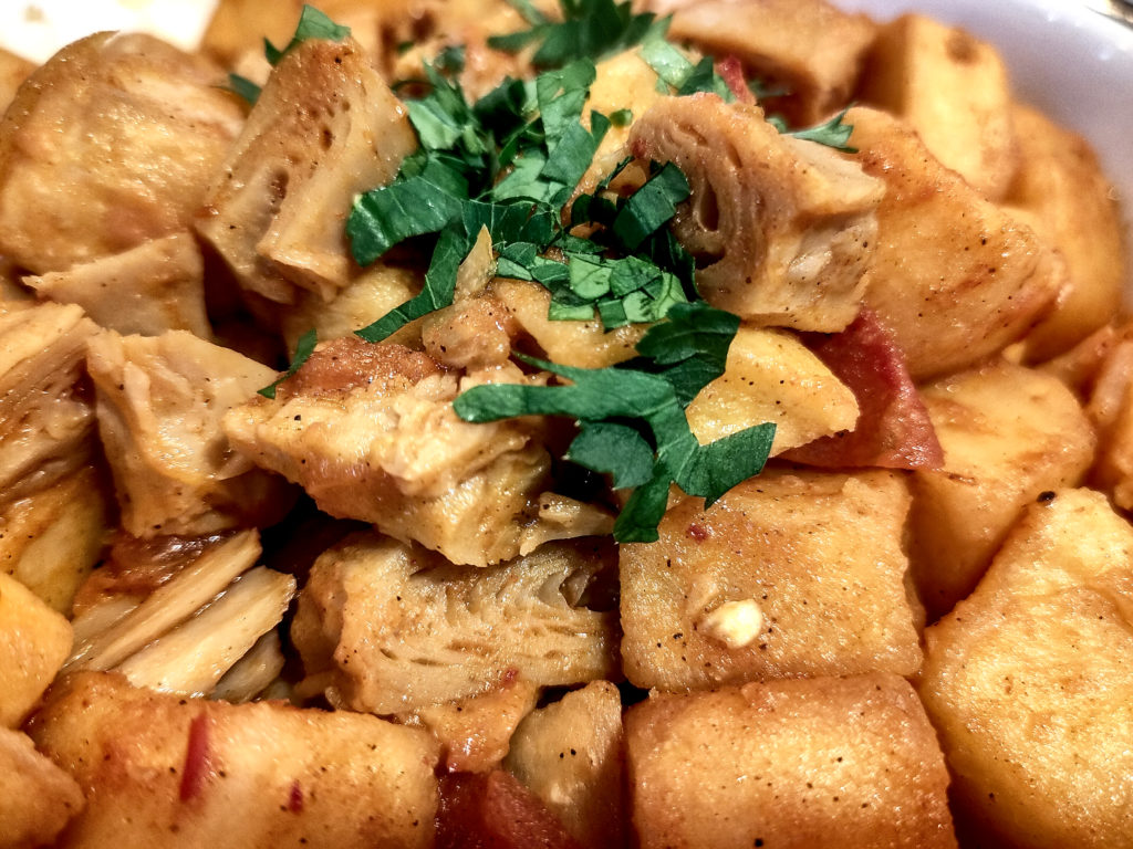 Tocăniță cu seitan și legume, la Vegan Garden
