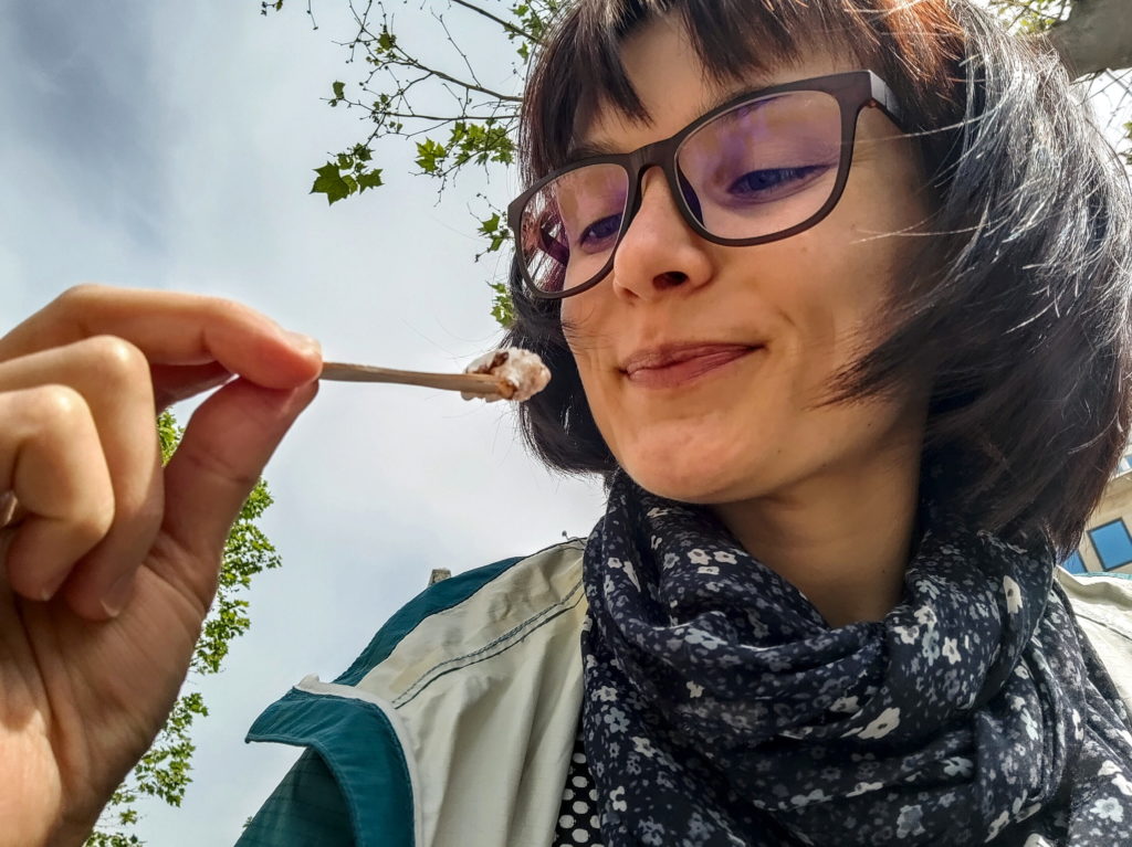 Bucurându-mă de înghețată vegană de la Liu Lin, în Bruxelles