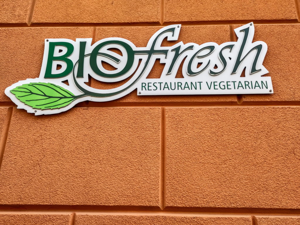 Firma restaurantului Biofresh, în Timișoara