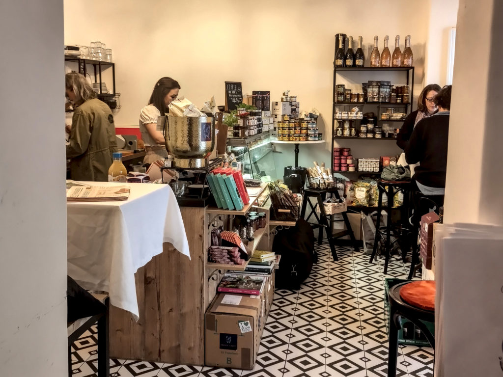 Interiorul bistro-băcăniei Pepper and Ginny, în Viena