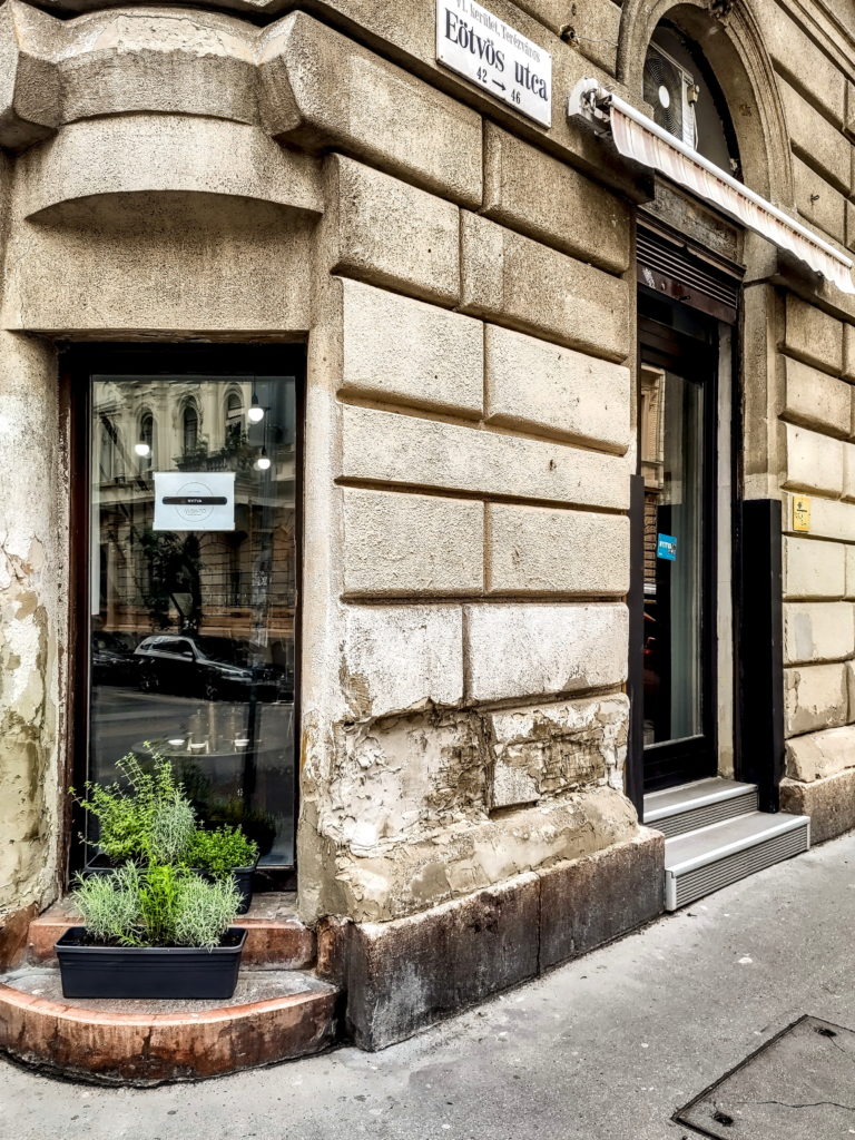 Mishto Cafe & Deli, intrare