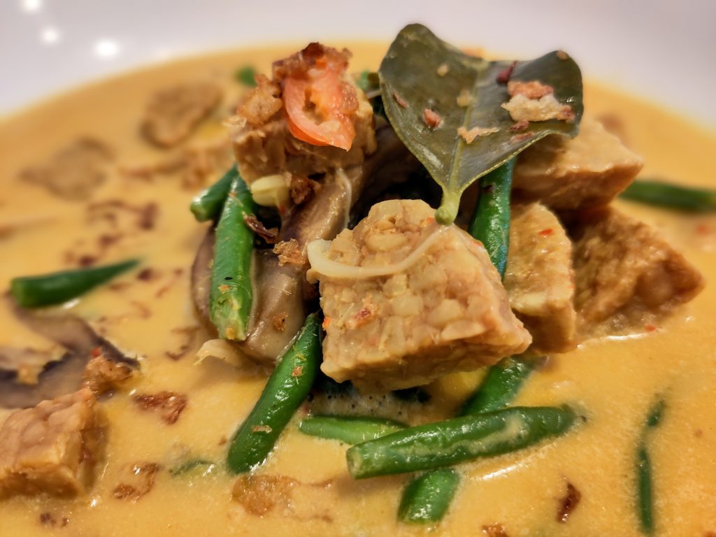 Curry cu tempeh, la Taste of Bali, Timișoara