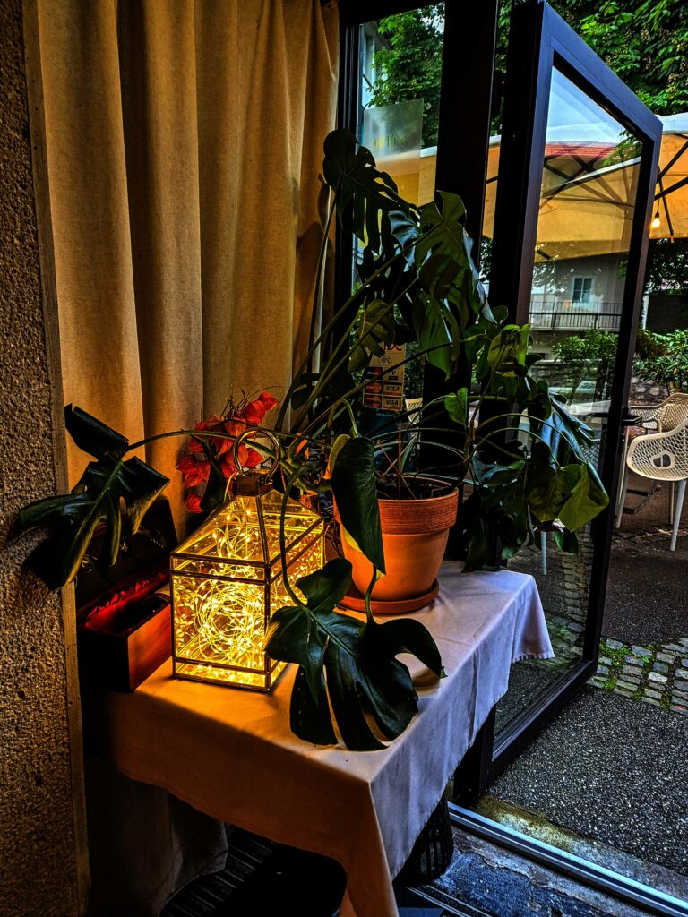 Gaudi&Naan, decor