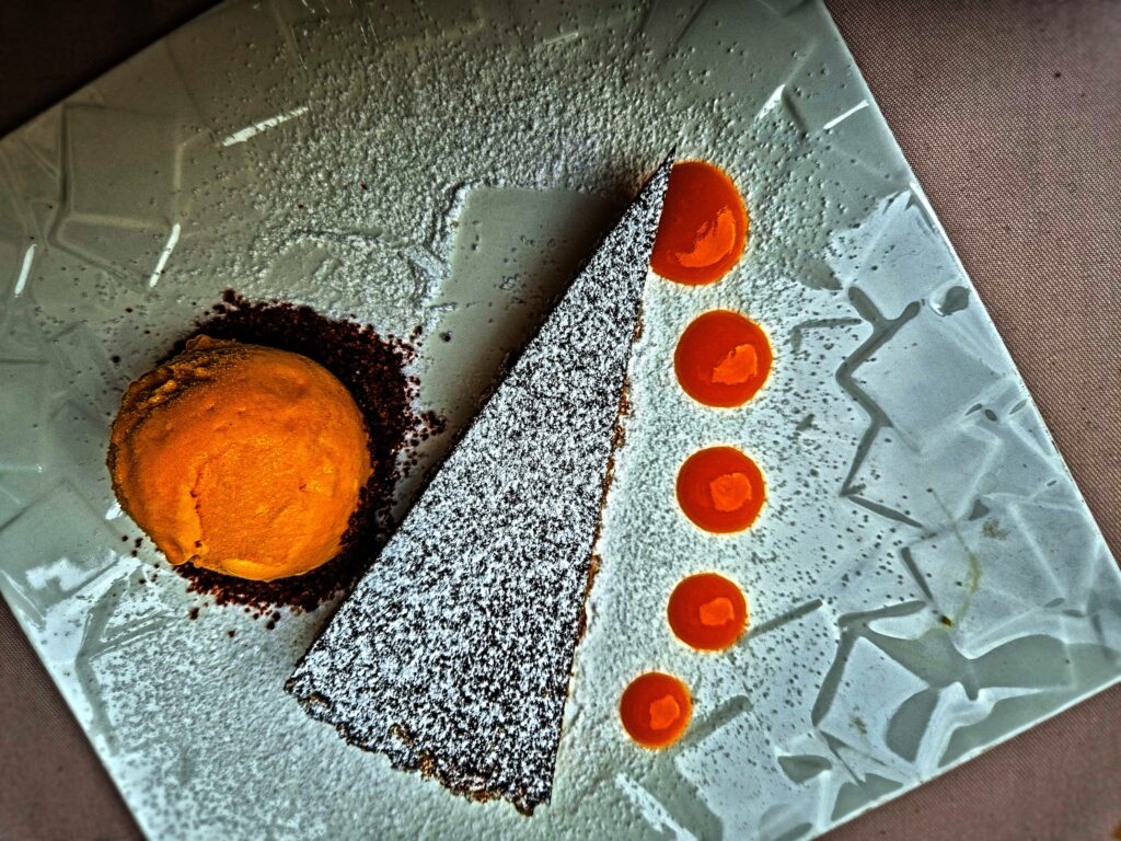Gaudi&Naan, desert cu ciocolată și mango