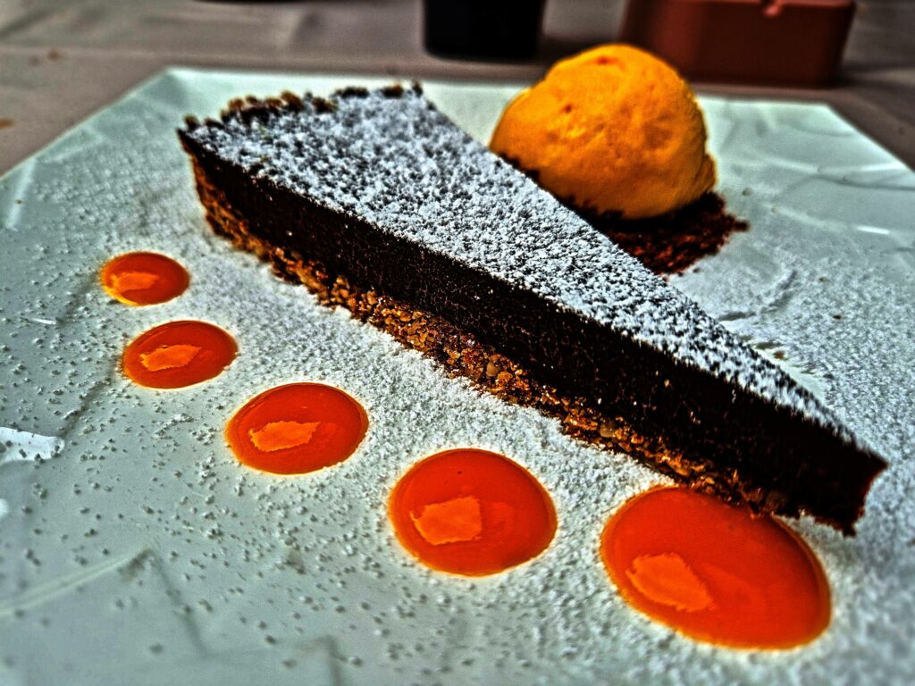 Gaudi&Naan, desert cu ciocolată și mango