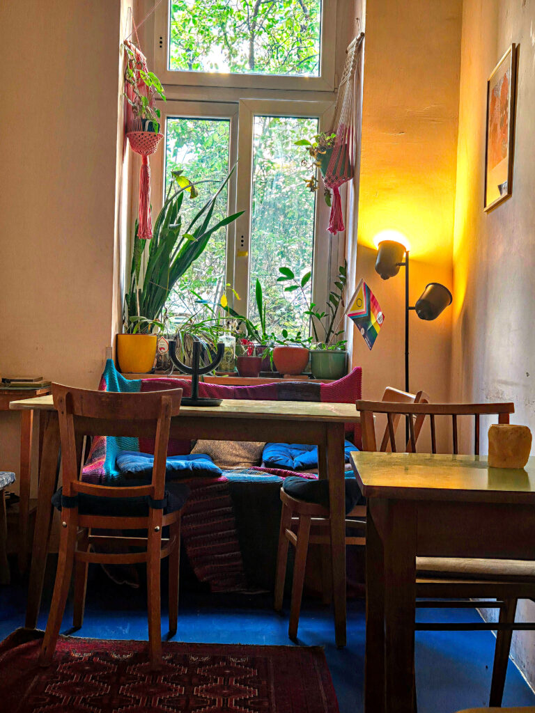Roza Cafe, interior