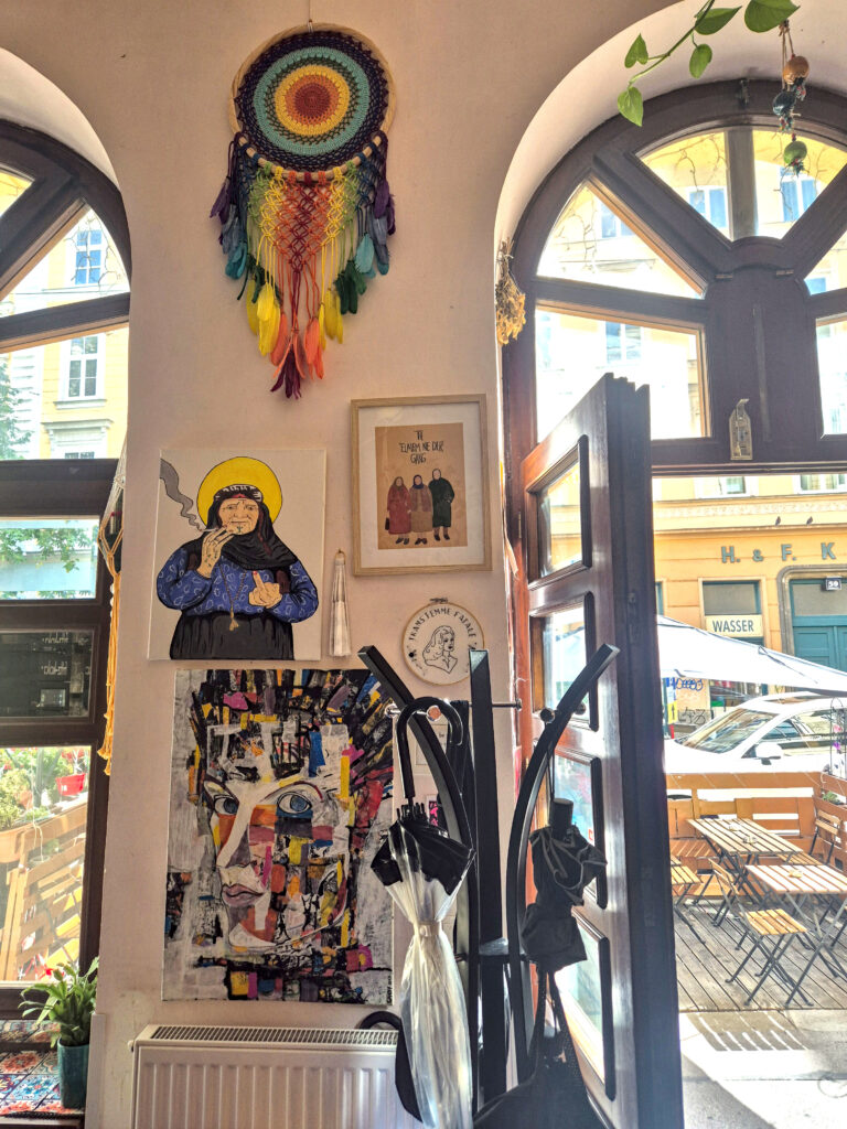 Roza Cafe, detalii interior