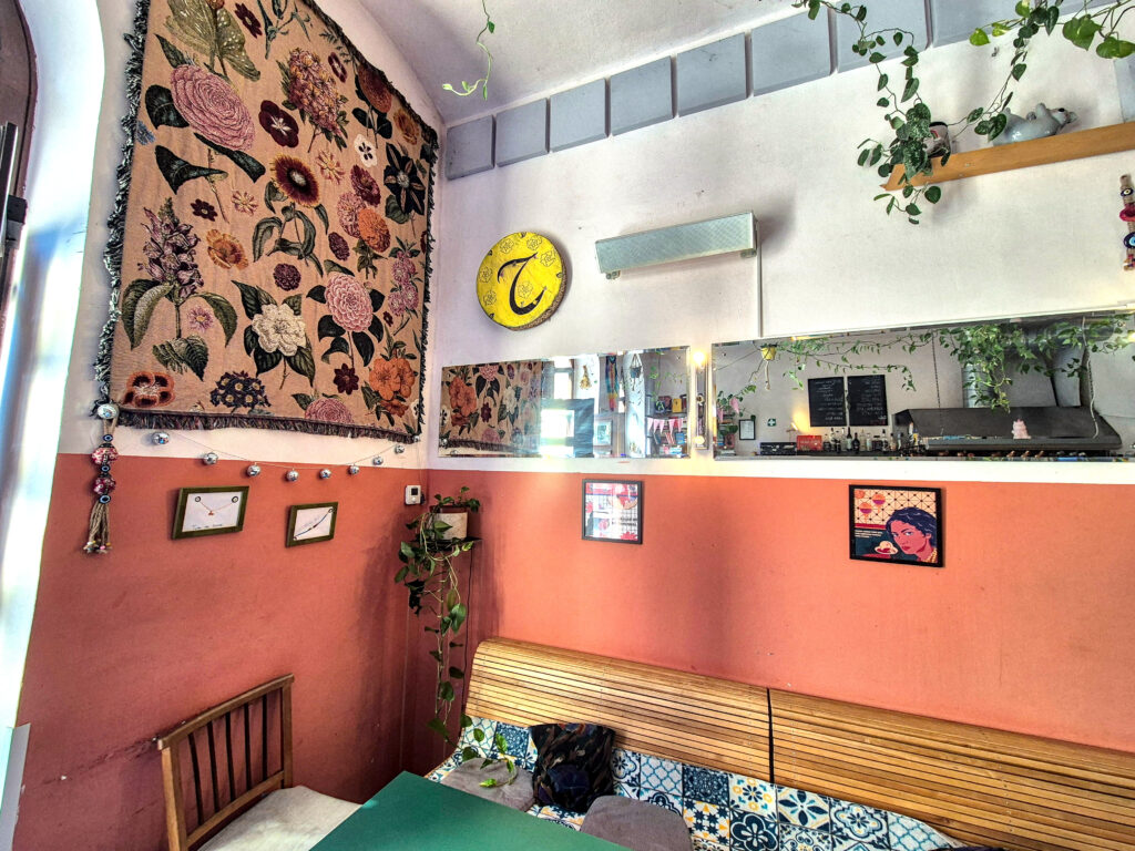 Roza Cafe, detalii interior