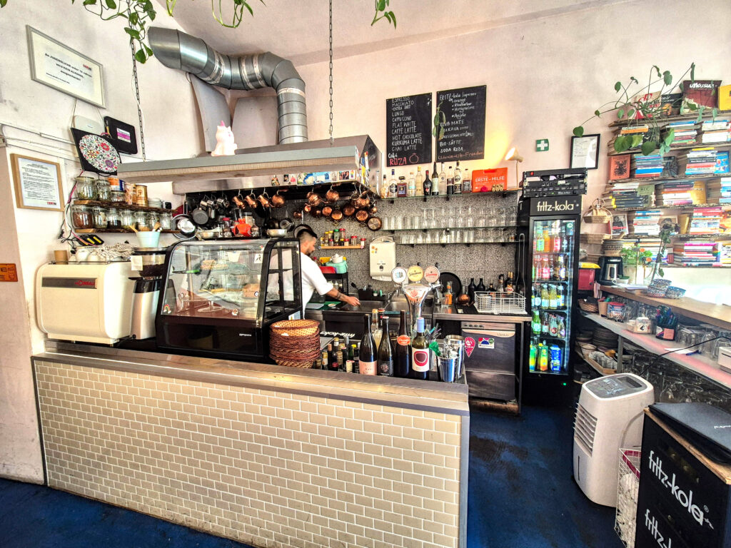 Roza Cafe, detalii interior