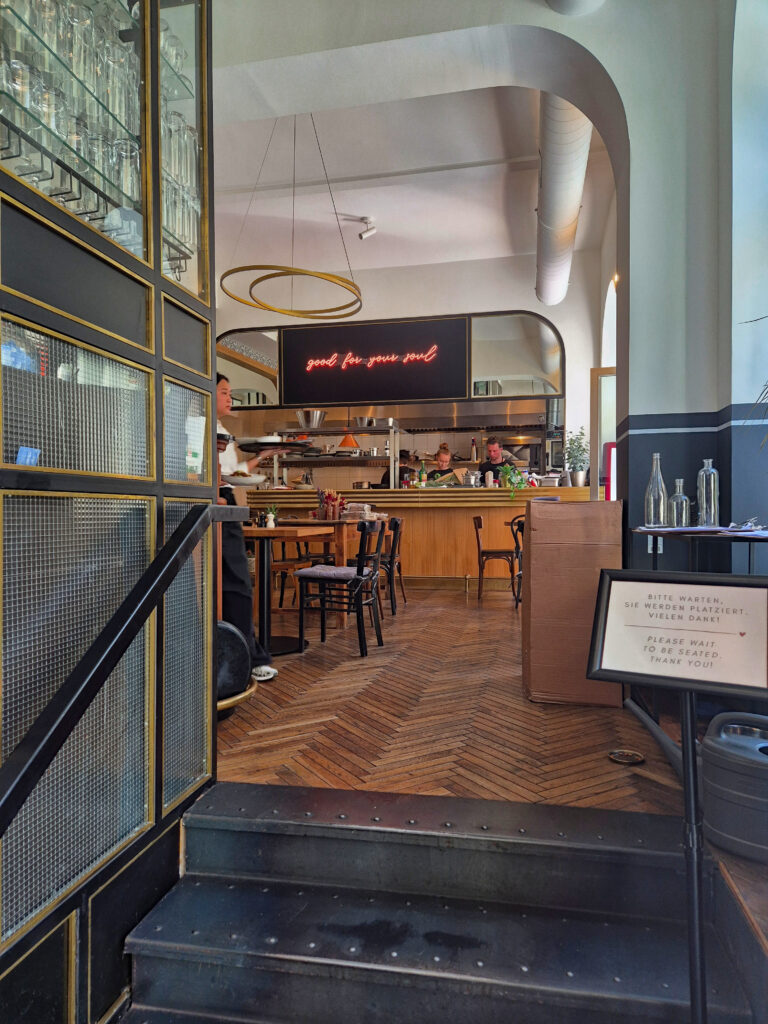 Soula, Viena, intrare restaurant