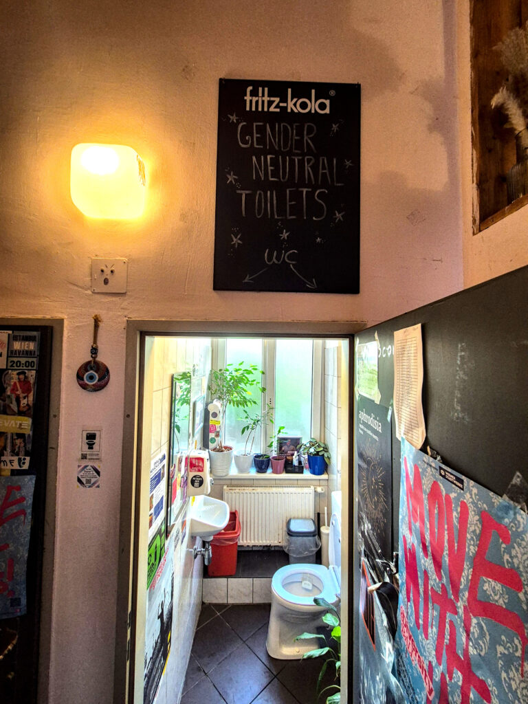 Roza Cafe, detalii interior