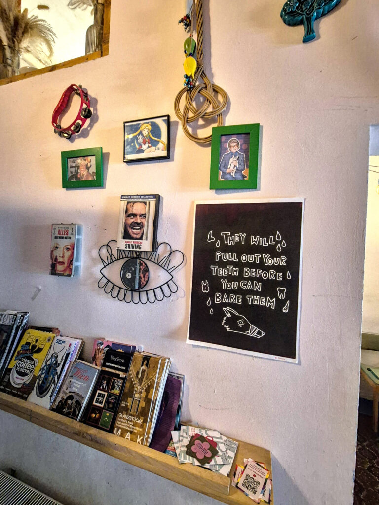 Roza Cafe, detalii interior