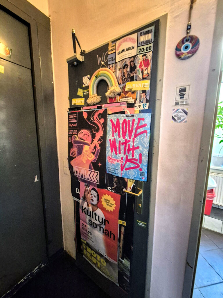 Roza Cafe, detalii interior